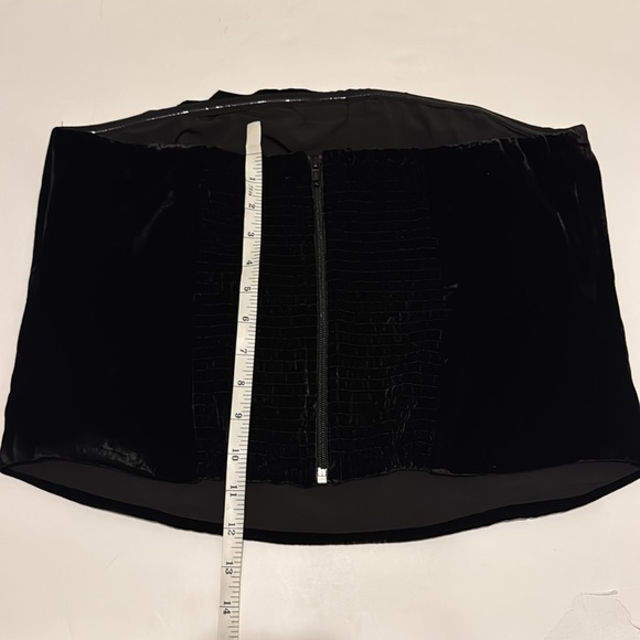 NWT- WAYF Strapless Velvet Top with bow detail, Black, size XL - Picture 10 of 11